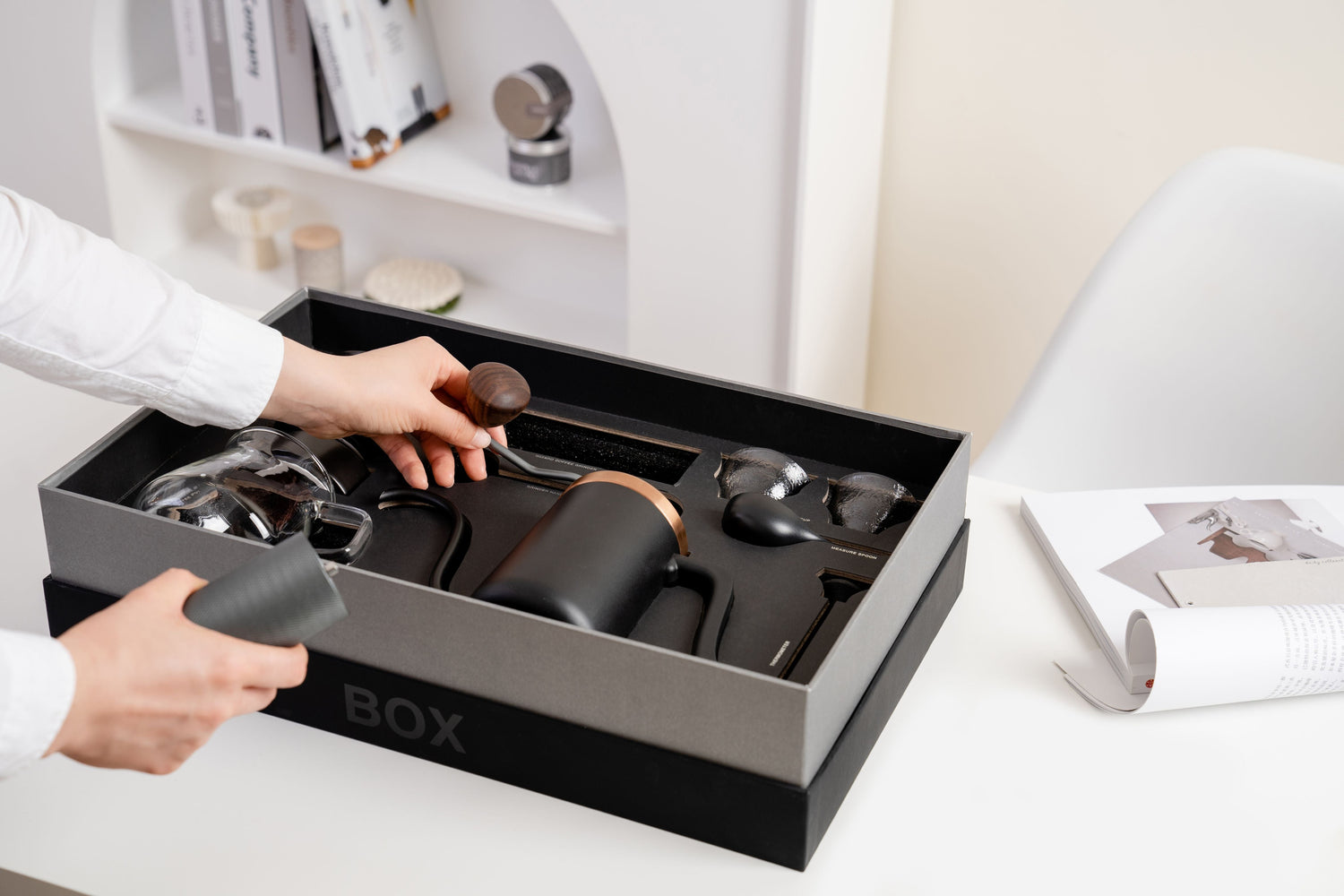 Why Do Professional Baristas Prefer Manual Grinders for Flavor Control?